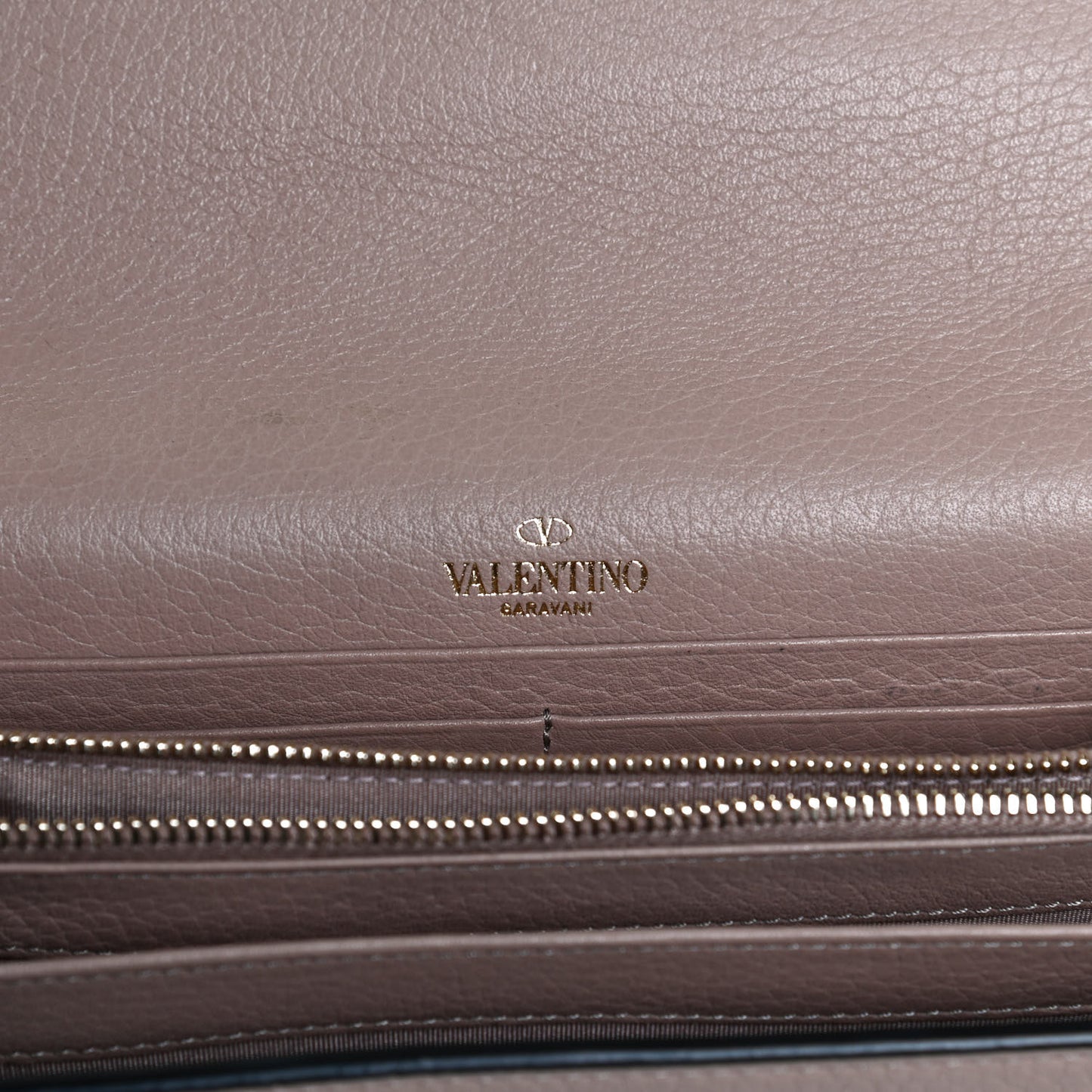Pebbled Calfskin Rockstud Envelope Wallet on Chain Poudre
