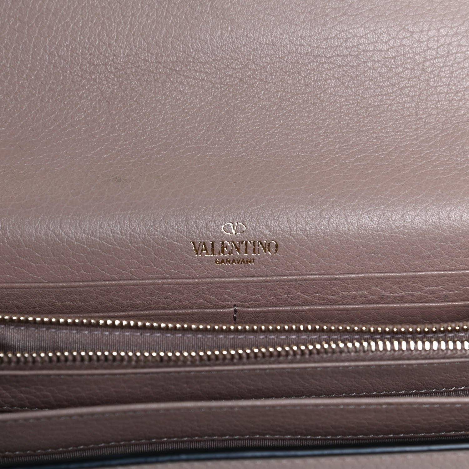 Valentino Garavani Pebbled Calfskin Rockstud Envelope Wallet on Chain Poudre 6 of 9