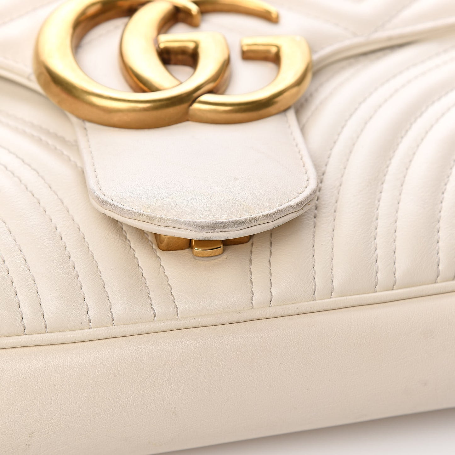 Calfskin Matelasse Medium GG Marmont Shoulder Bag White