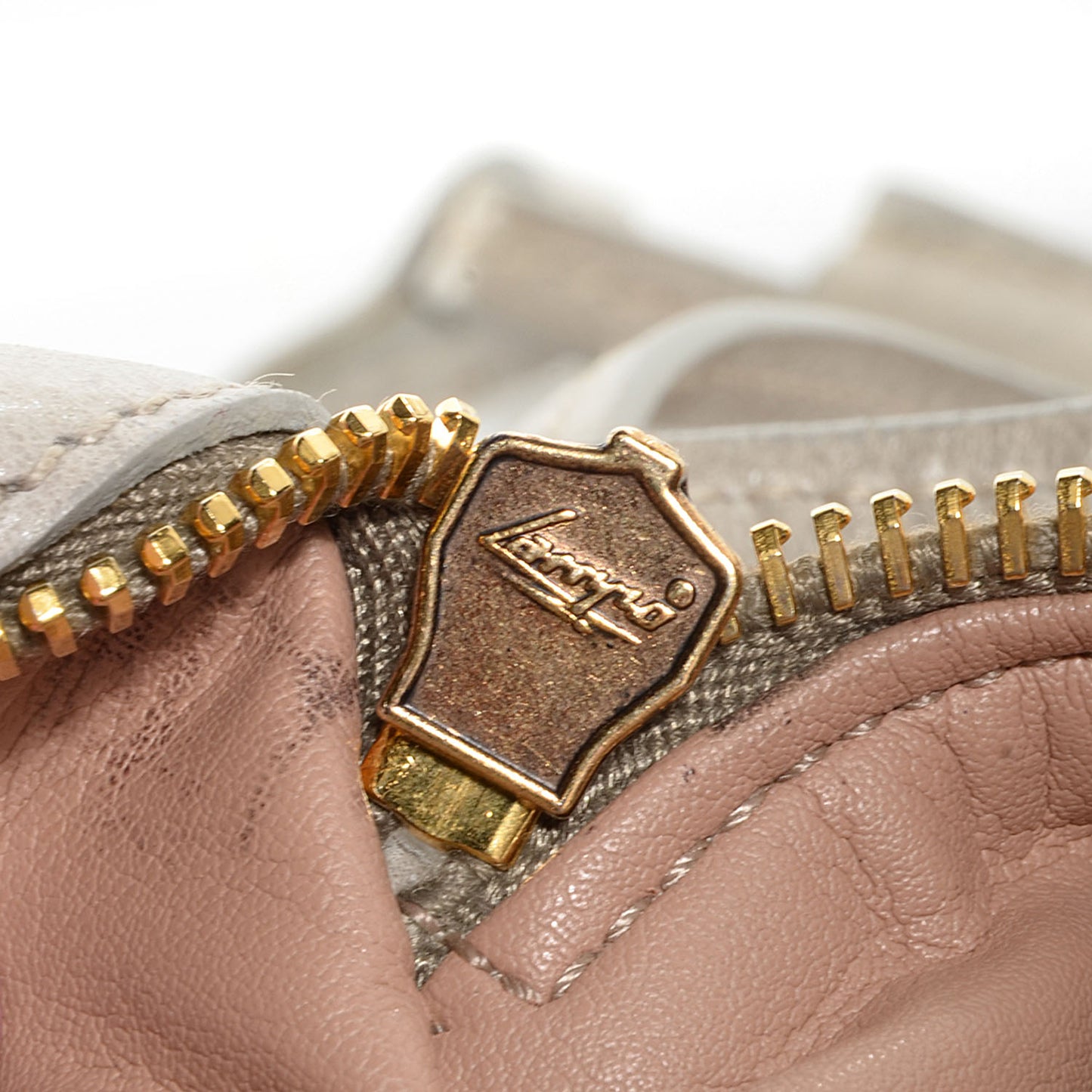 Vitello Shine Tote Nube