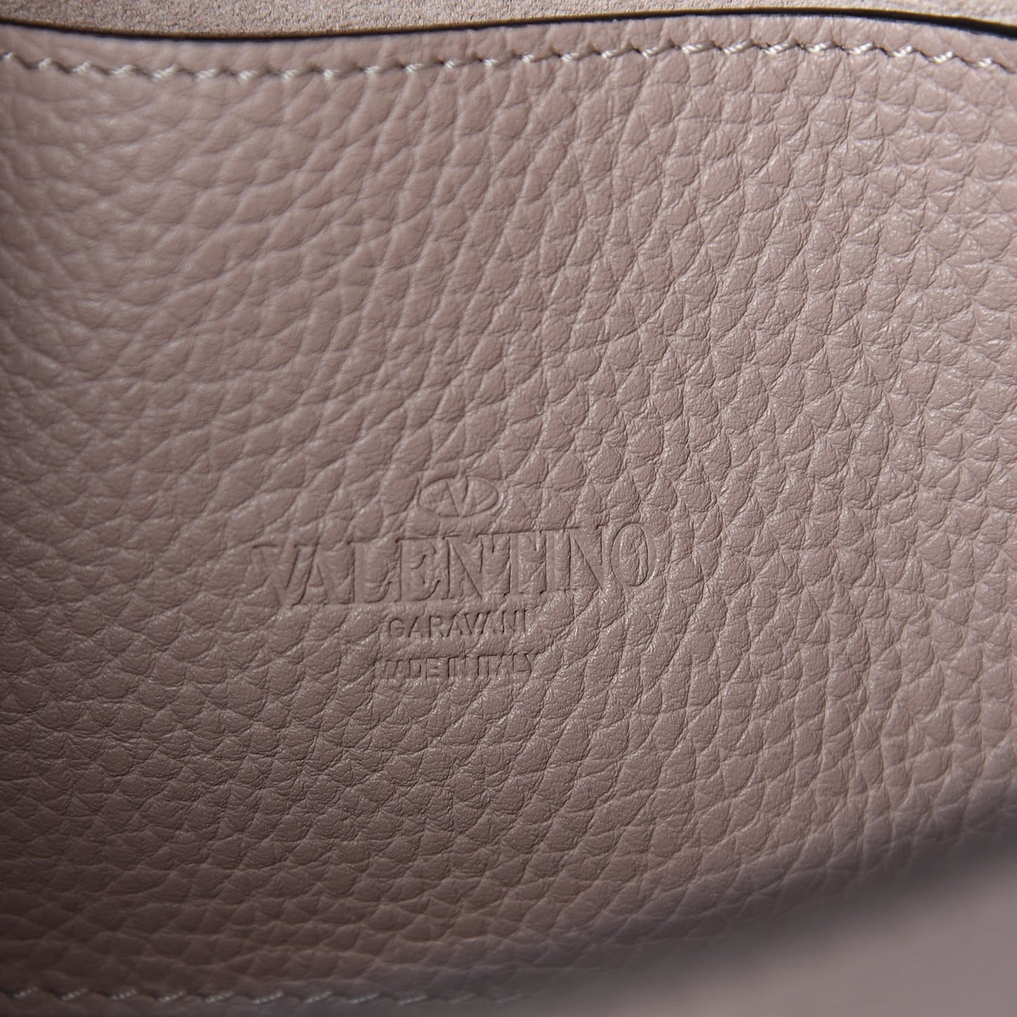 Pebbled Calfskin Medium Rockstud Flip Lock Crossbody Bag Poudre