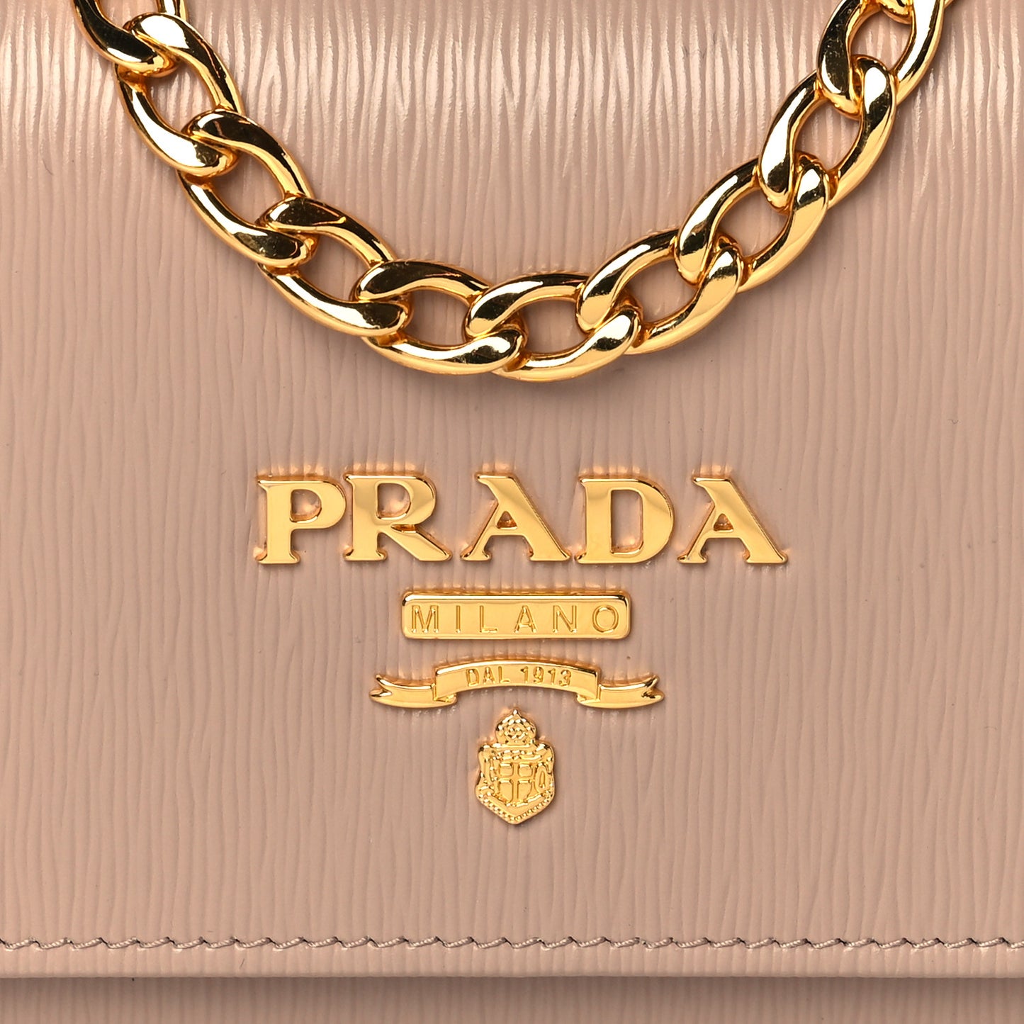 Vitello Move Metal Oro Chain Wallet Cipria