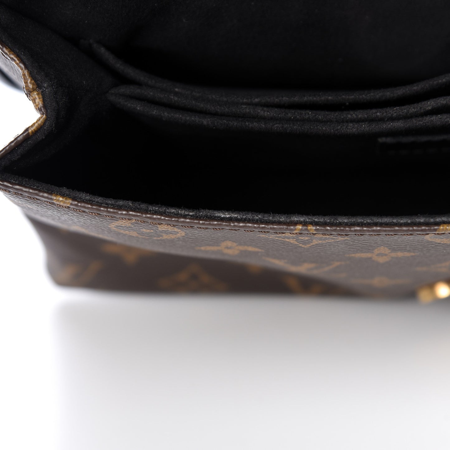 Epi Monogram Saint Michel Black