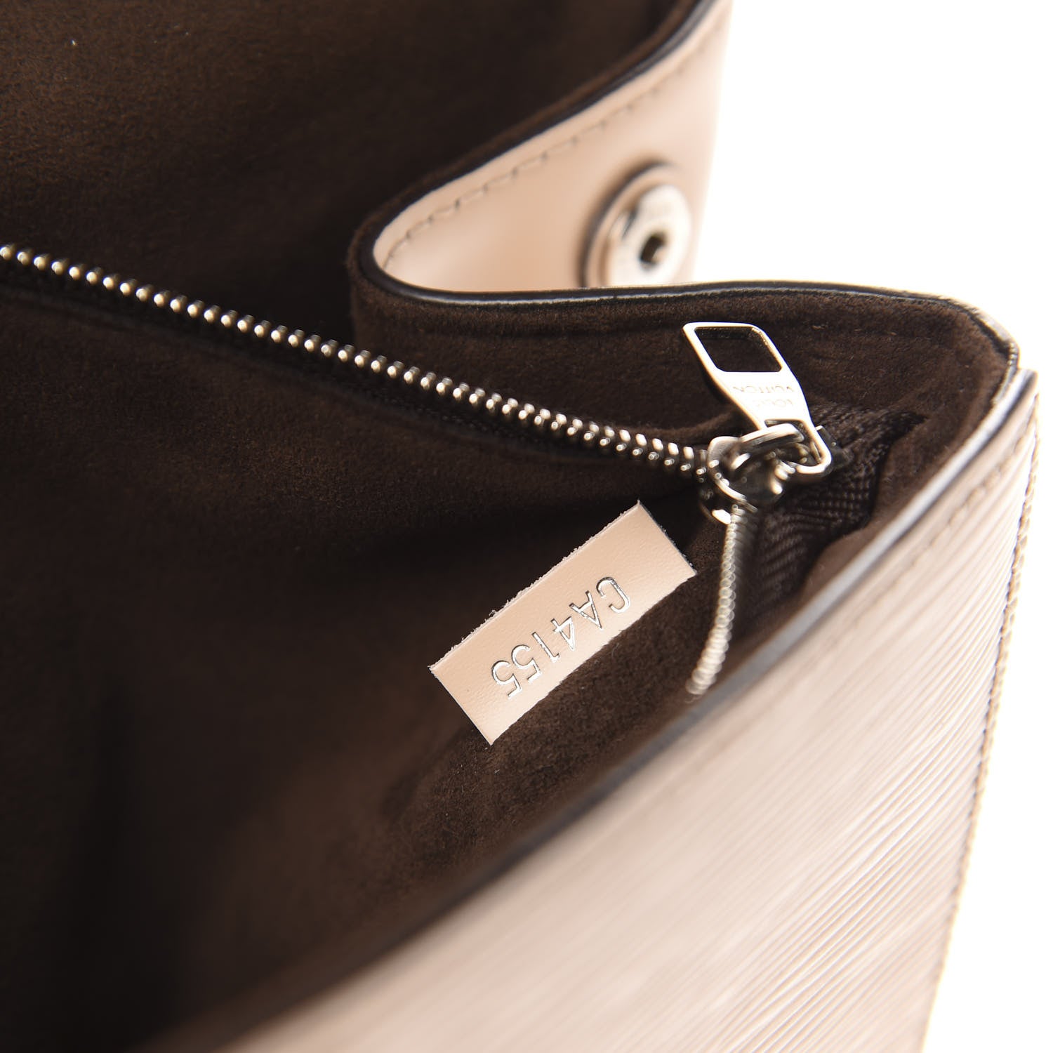 Louis Vuitton Epi Cluny MM Dune 9 of 10