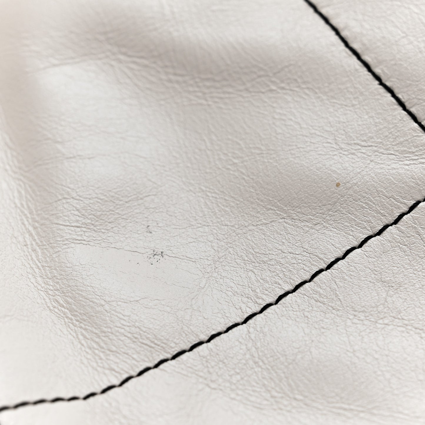 Shiny Calfskin Quilted Chanel 22 White Black