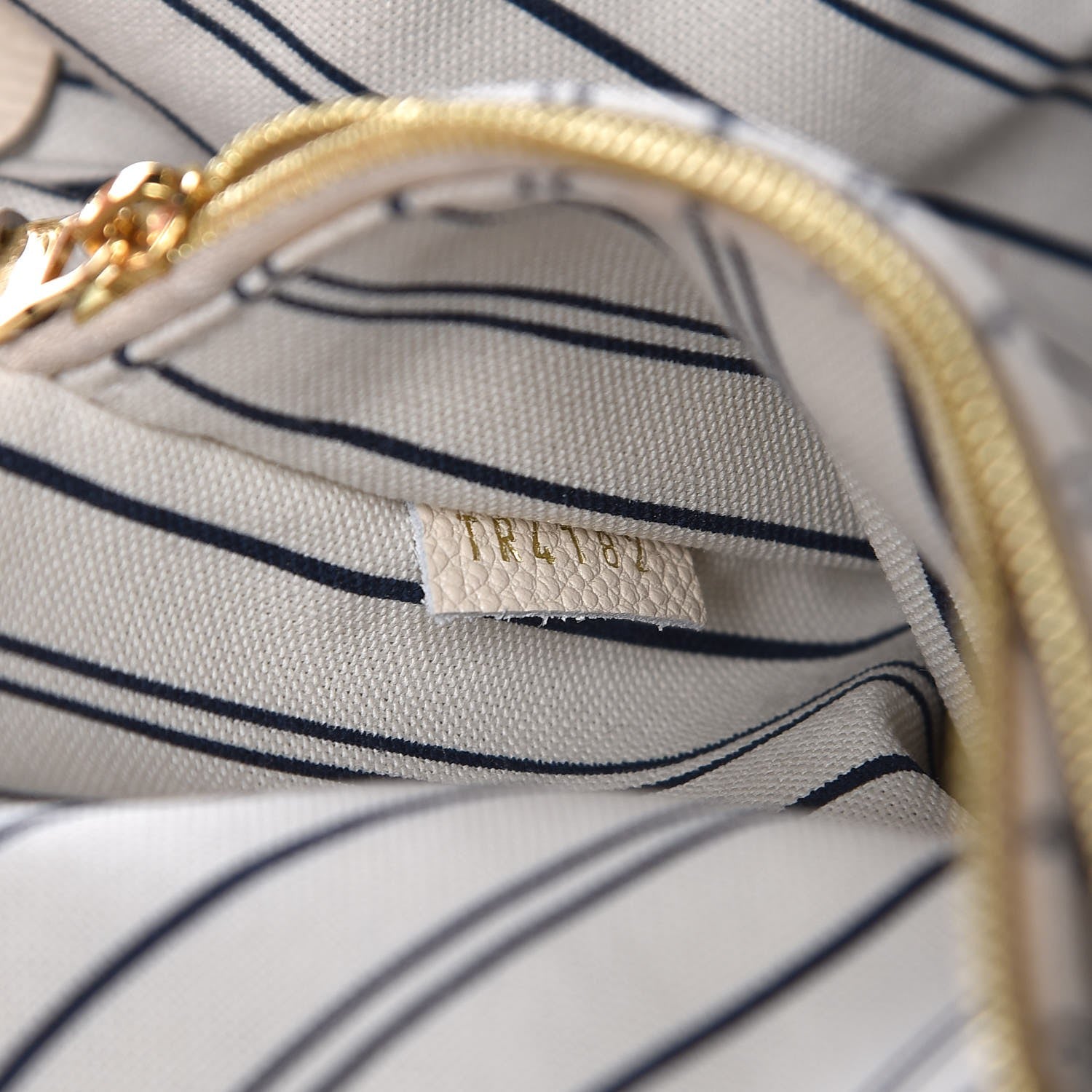 Louis Vuitton Empreinte Lumineuse PM Neige 8 of 12
