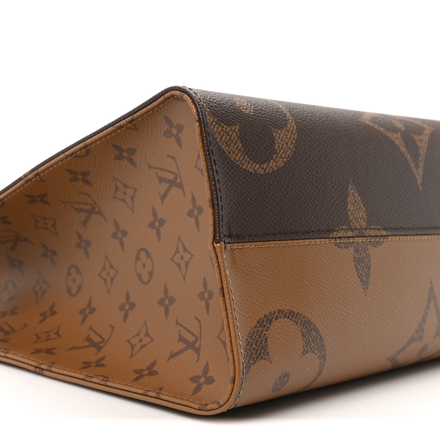 Reverse Monogram Giant Onthego MM