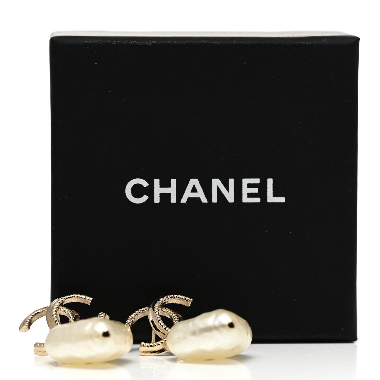 Pearl CC Heart Drop Earrings Gold