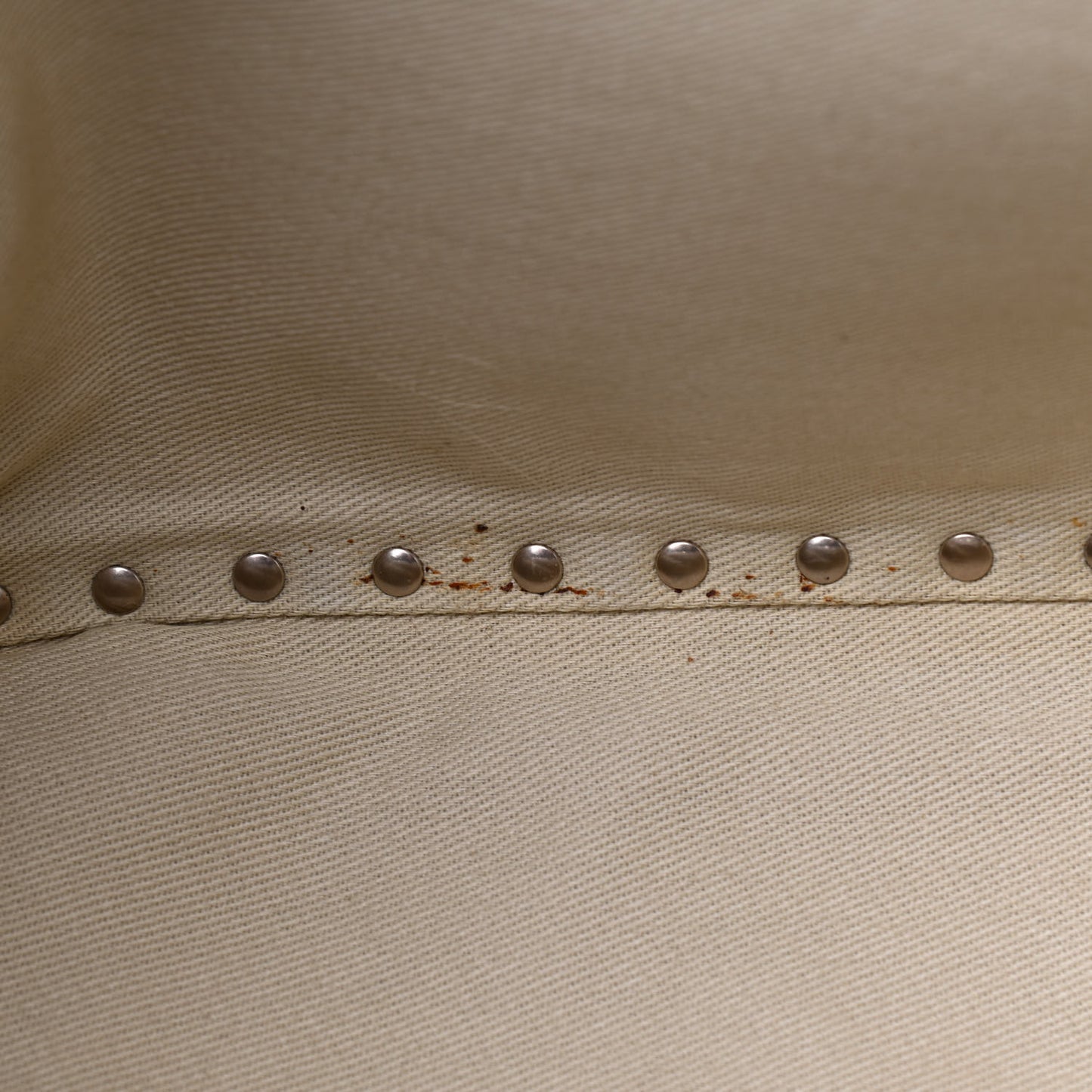 Vitello Small Rockstud Tote Ivory