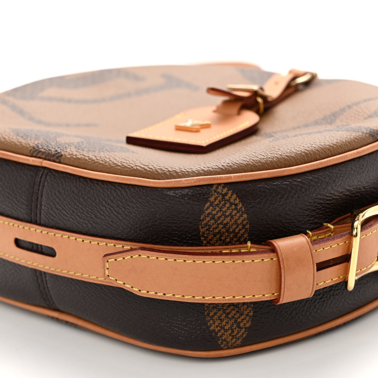 Reverse Monogram Giant Boite Chapeau Souple