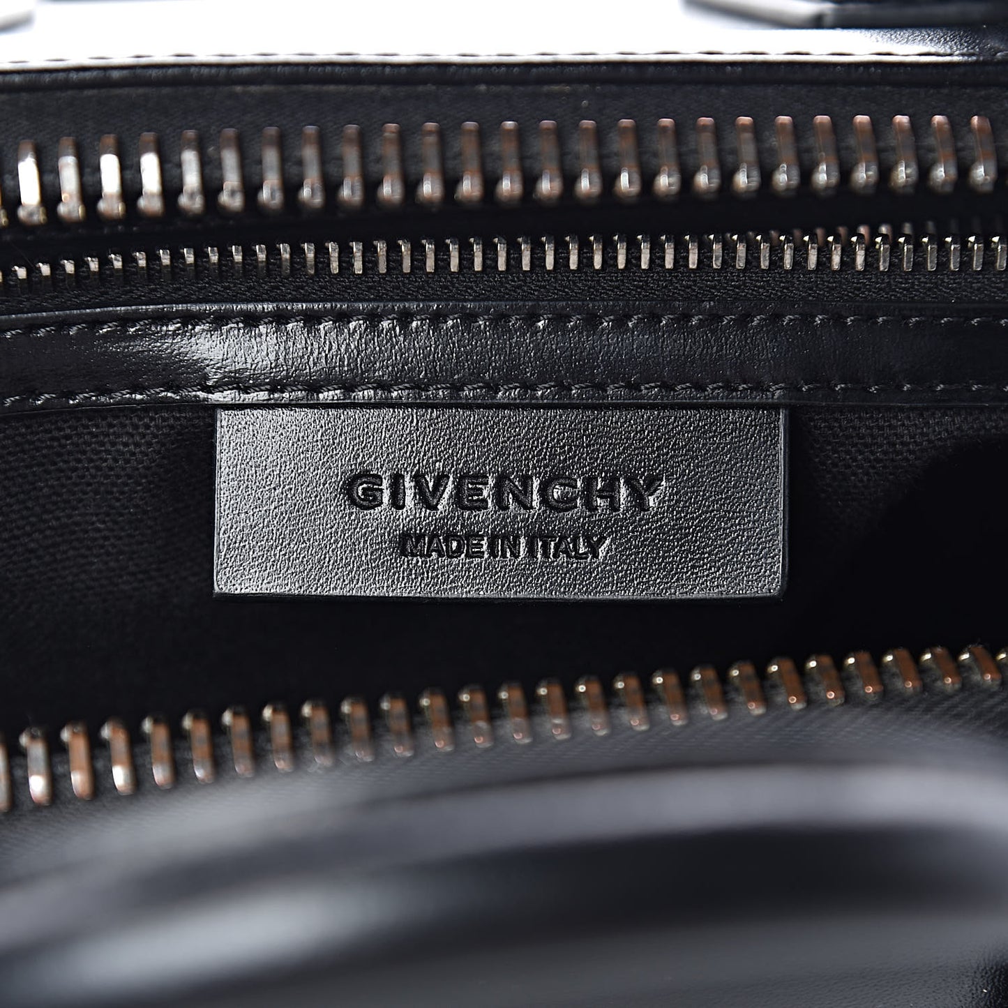 Shiny Lord Calfskin Medium Antigona Black
