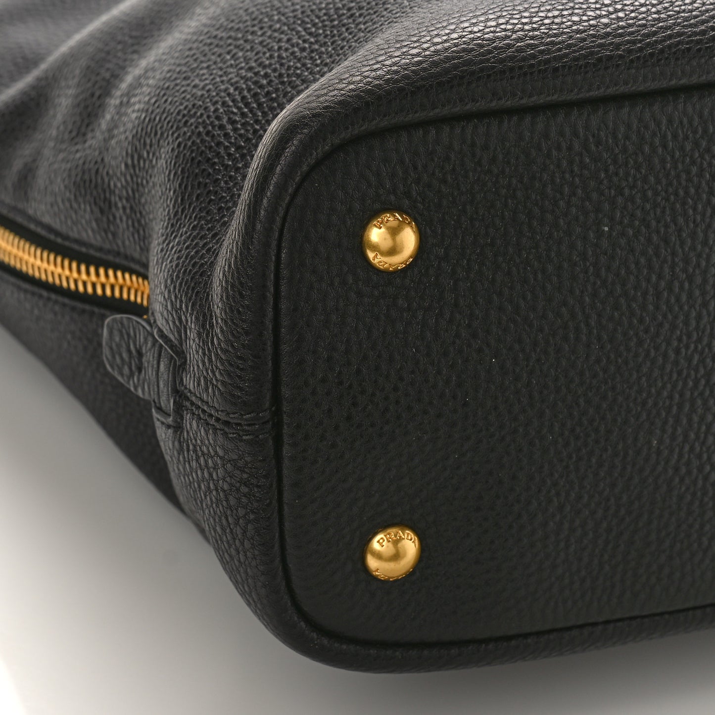 Vitello Daino Side Zip Tote Black