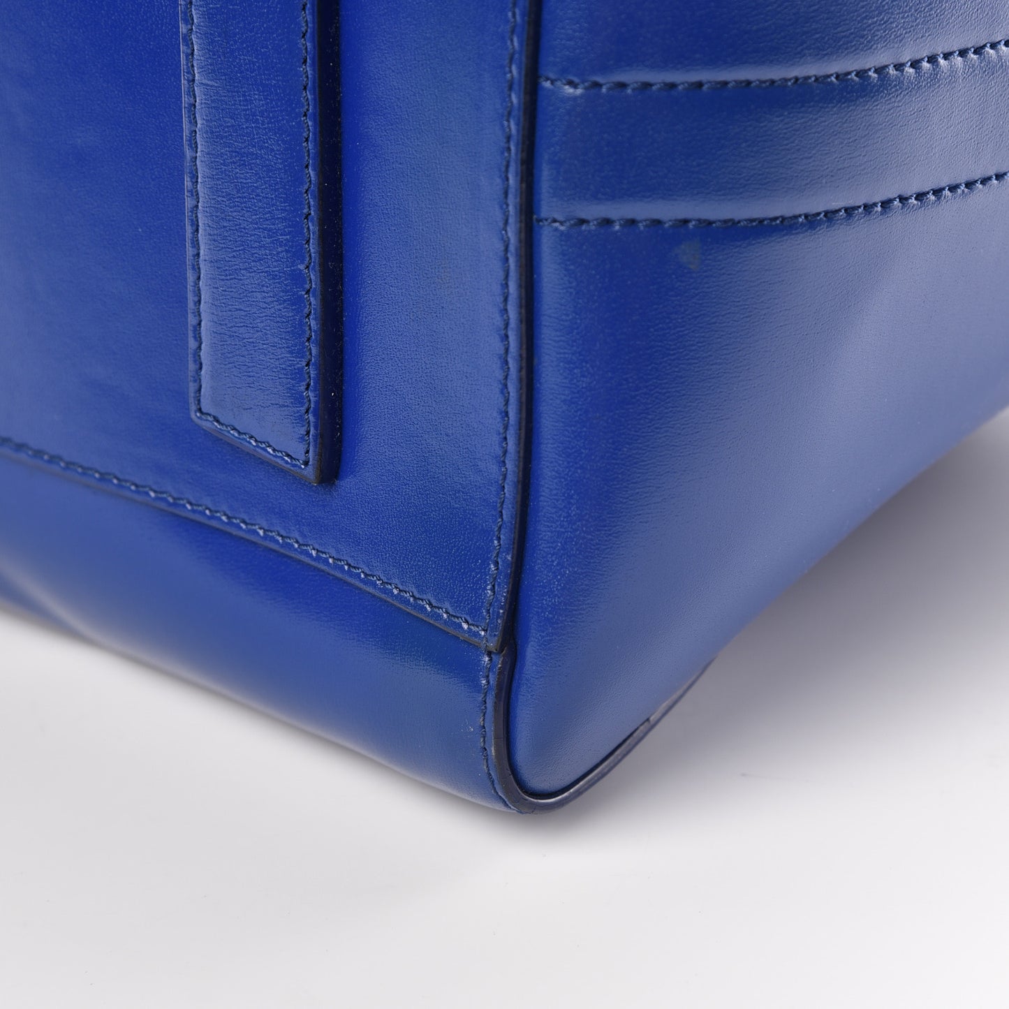 Shiny Lord Calfskin Medium Antigona Blue