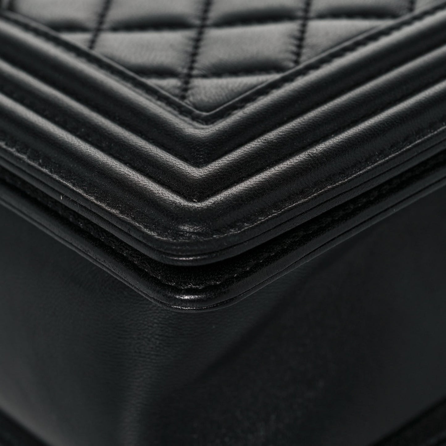 Lambskin Quilted Medium Boy Flap Black