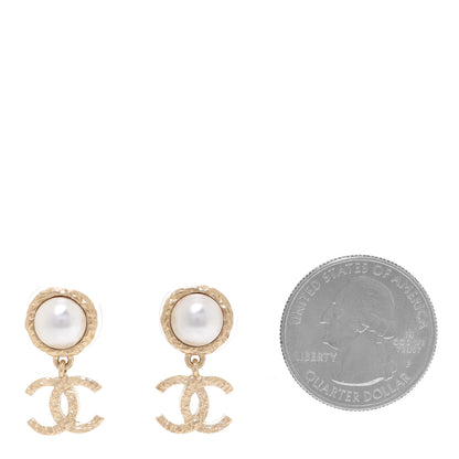 Chanel Pearl Hammered CC Drop Earrings Gold Pearly White 2 of 5