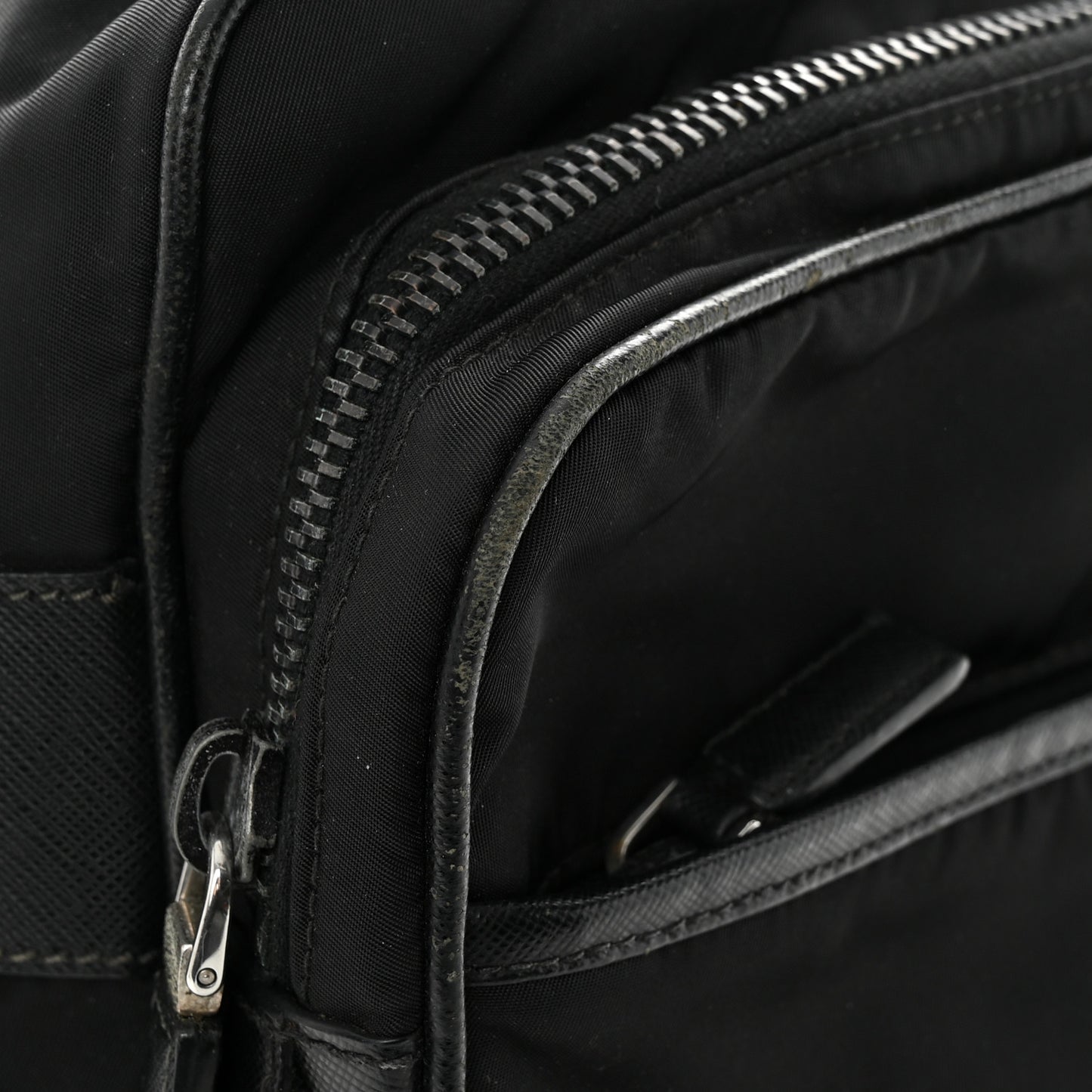 Tessuto Nylon Saffiano Front Pocket Zip Messenger Black