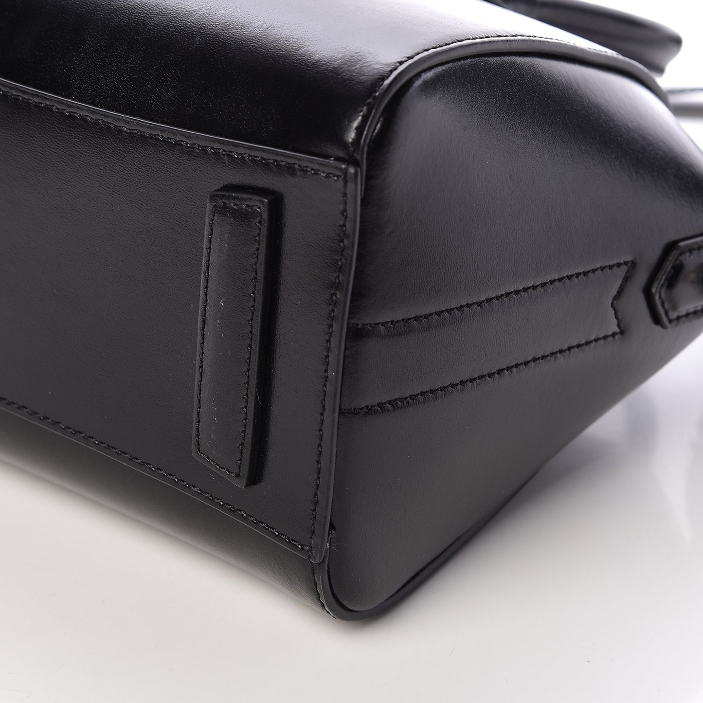 Shiny Lord Calfskin Mini Antigona Black