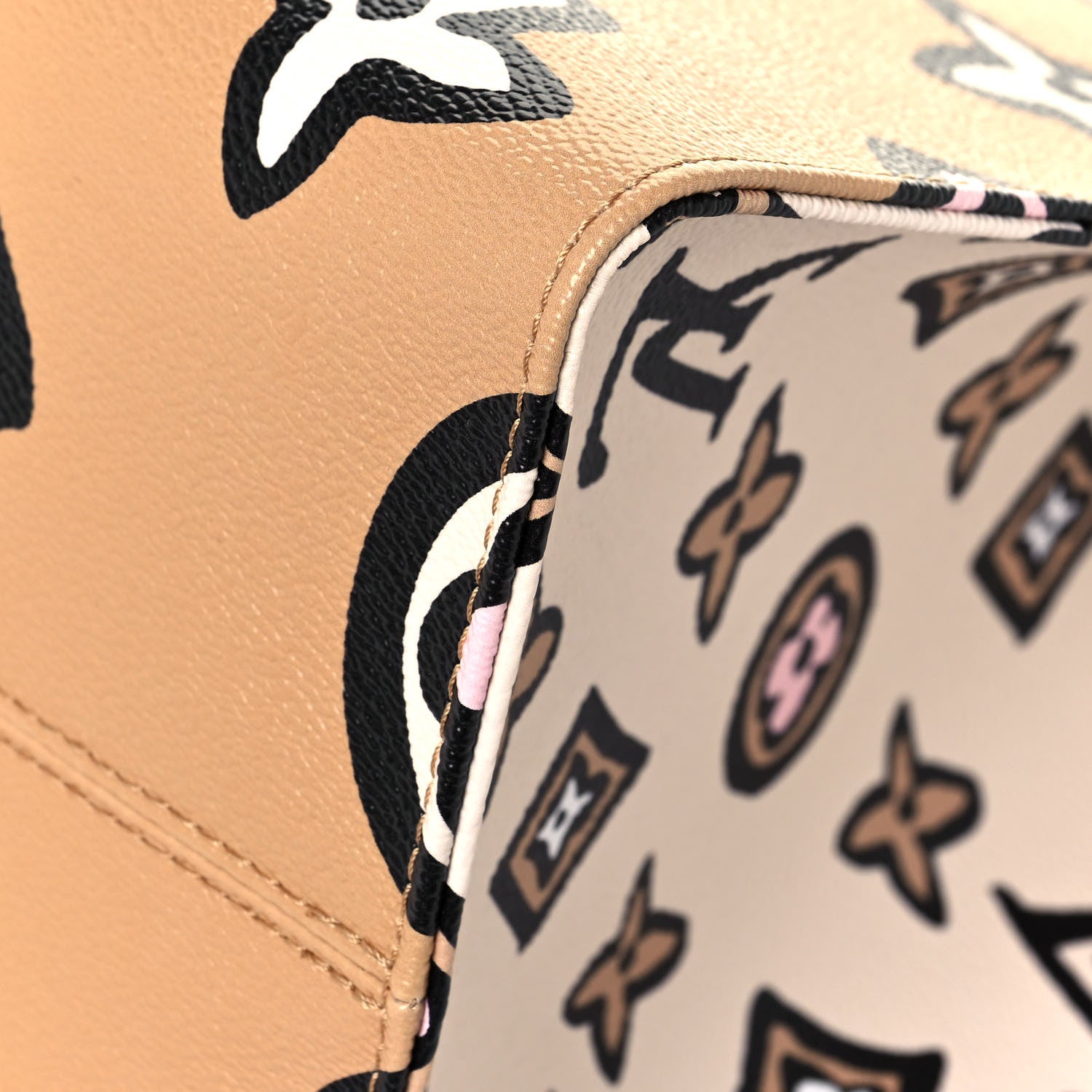 Louis Vuitton Monogram Giant Wild At Heart Onthego GM Arizona 9 of 12