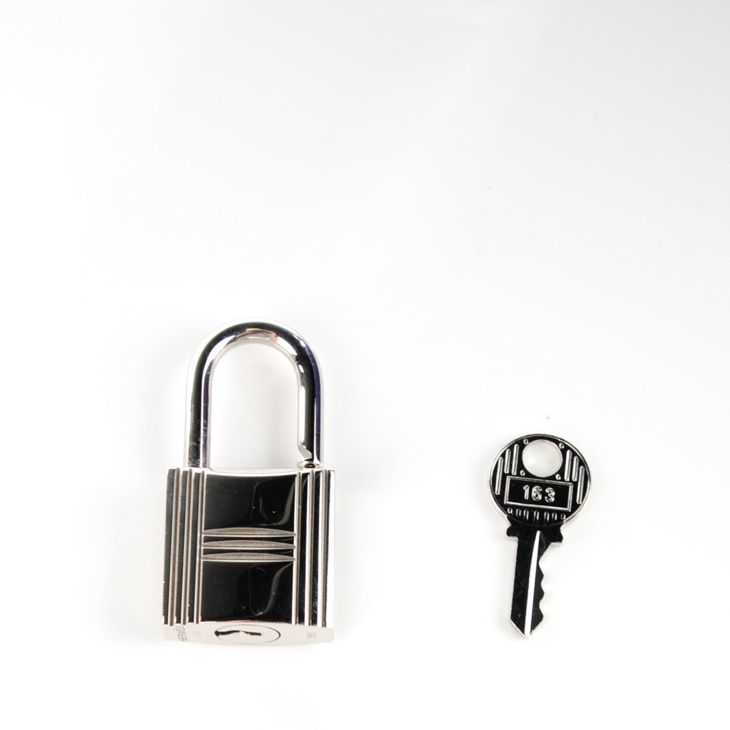 Taurillon Clemence Picotin Lock 26 GM Iris
