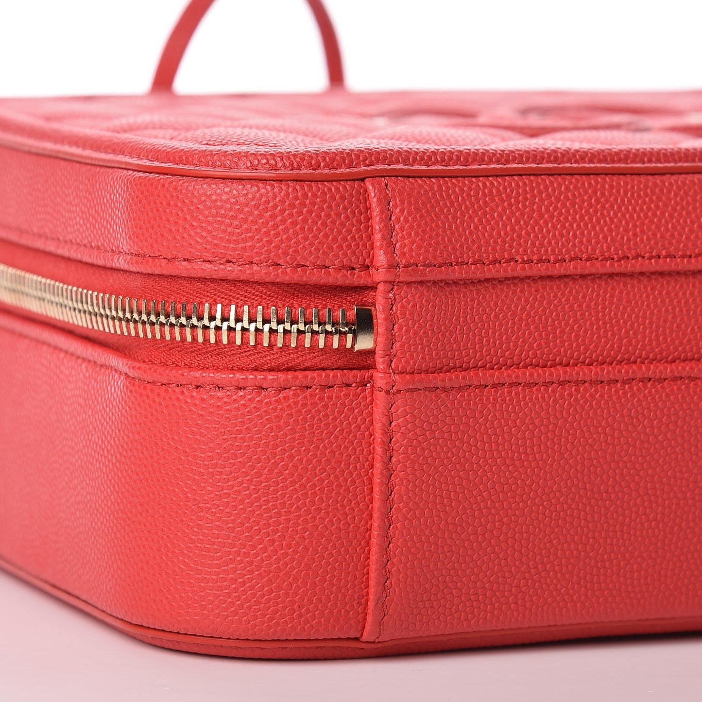 Caviar Quilted Medium CC Filigree Vanity Case Red