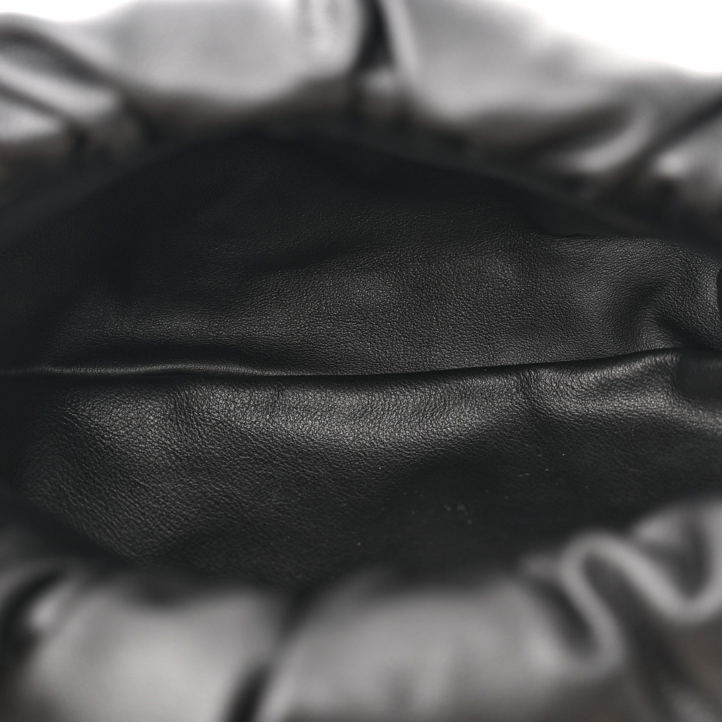 Calfskin The Pouch Chain Black