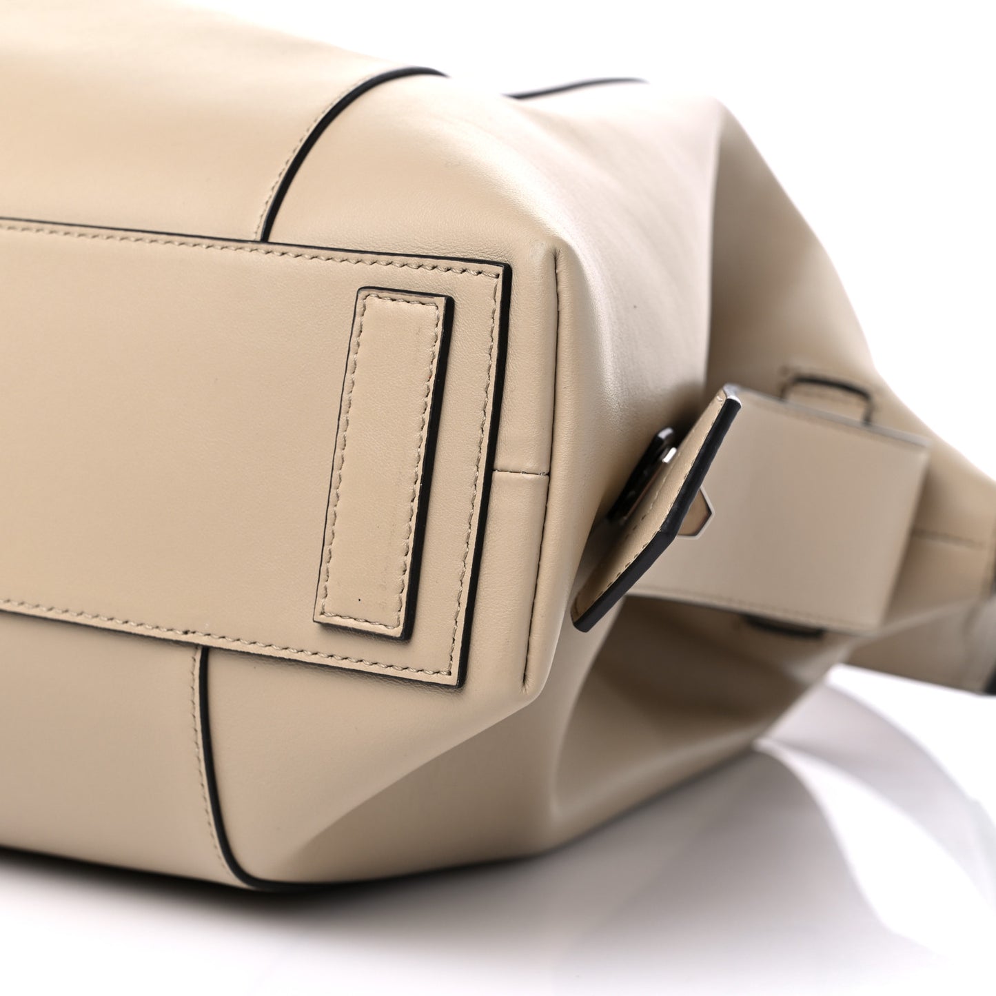 Soft Calfskin Medium Soft Antigona Beige