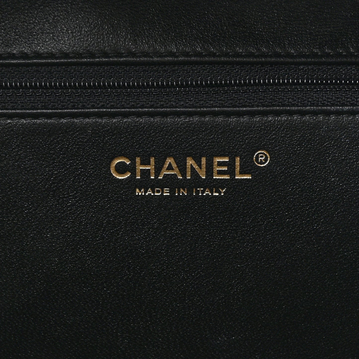 Caviar Quilted Large CC Filigree Vanity Case Black