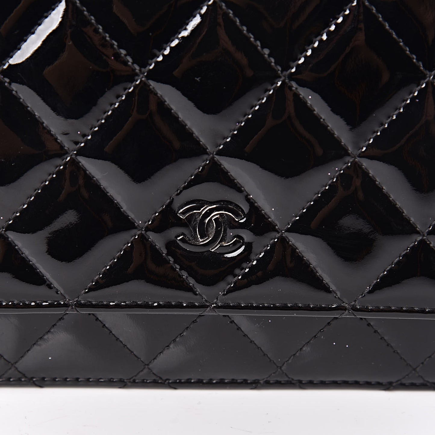 Patent Quilted Wallet On Chain WOC Black