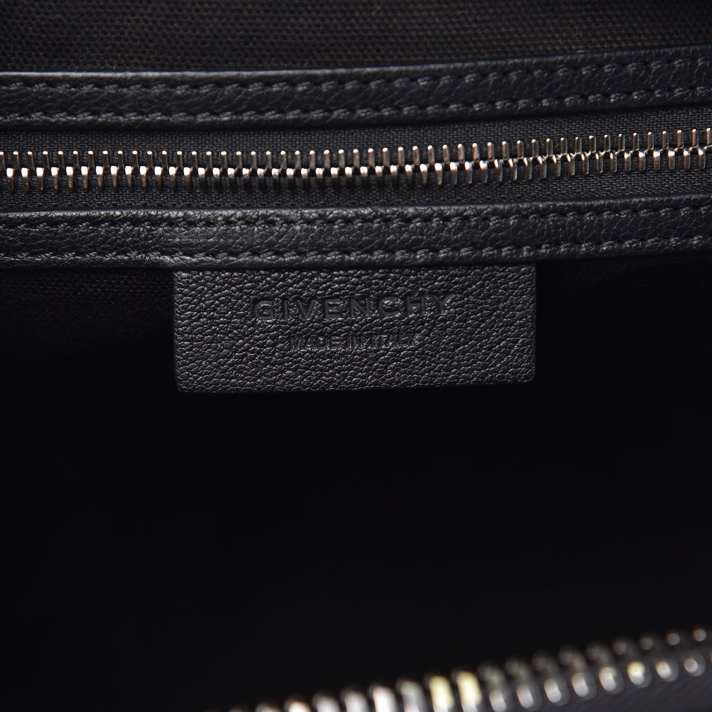 Sugar Goatskin Medium Antigona Black