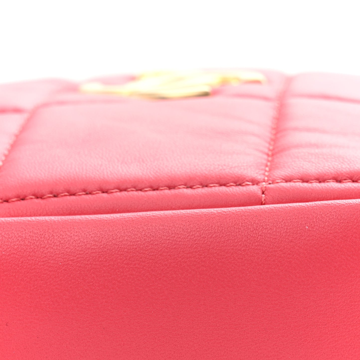 Lambskin Quilted Diamond Clutch With Chain Pink