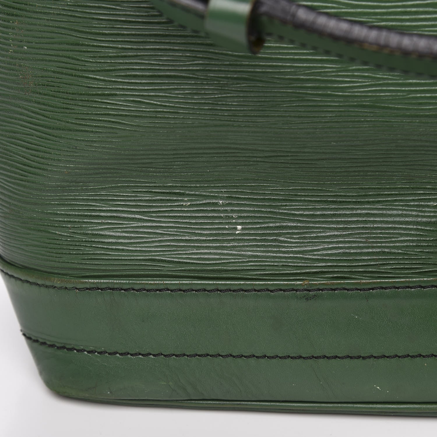 Louis Vuitton Epi Noe Borneo 13 of 18