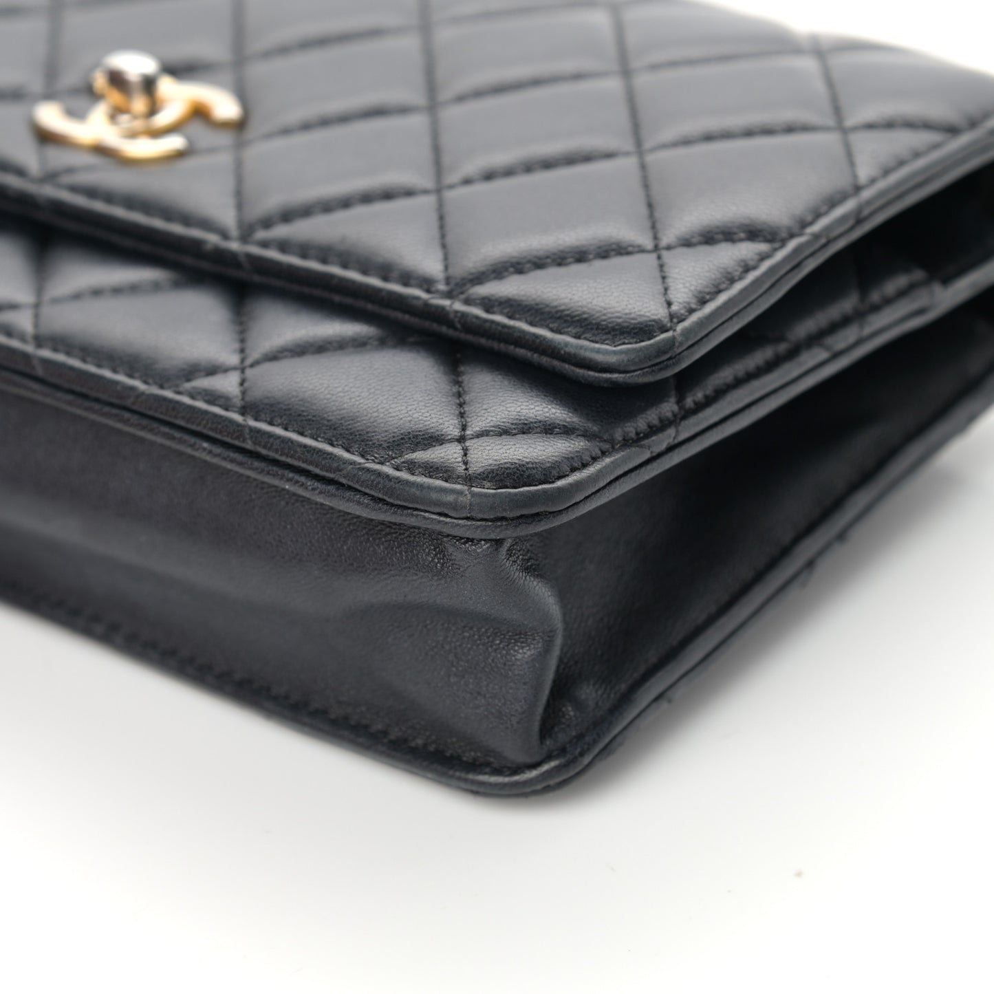Lambskin Quilted CC Pearl Crush Wallet on Chain WOC Black