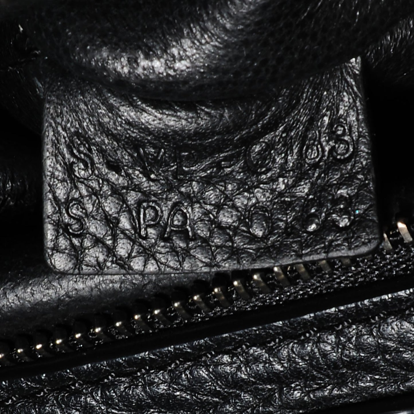 Drummed Calfskin Suede Medium Trapeze Black