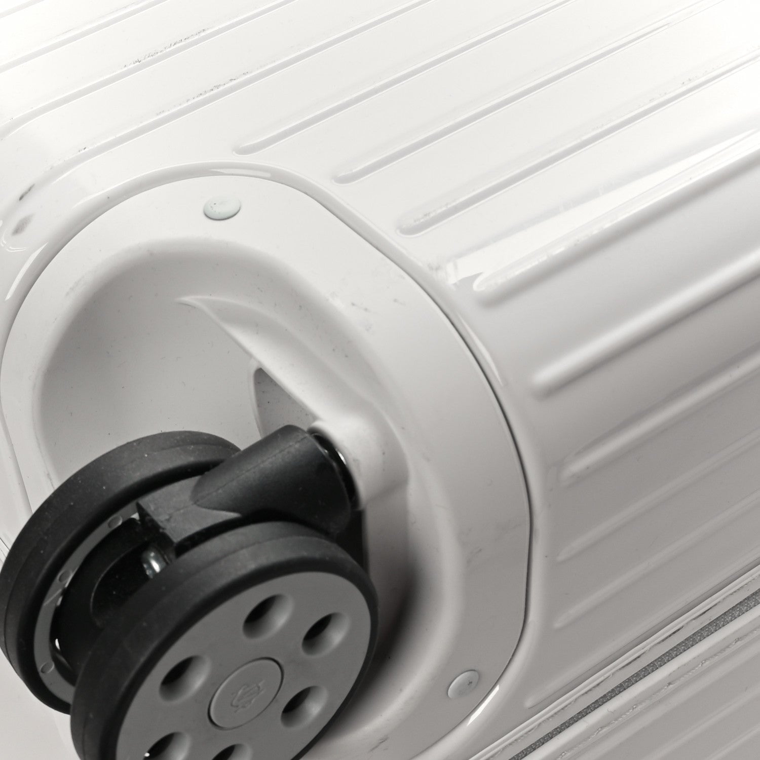 Rimowa Gloss Polycarbonate Essential Check-In M White 9 of 11