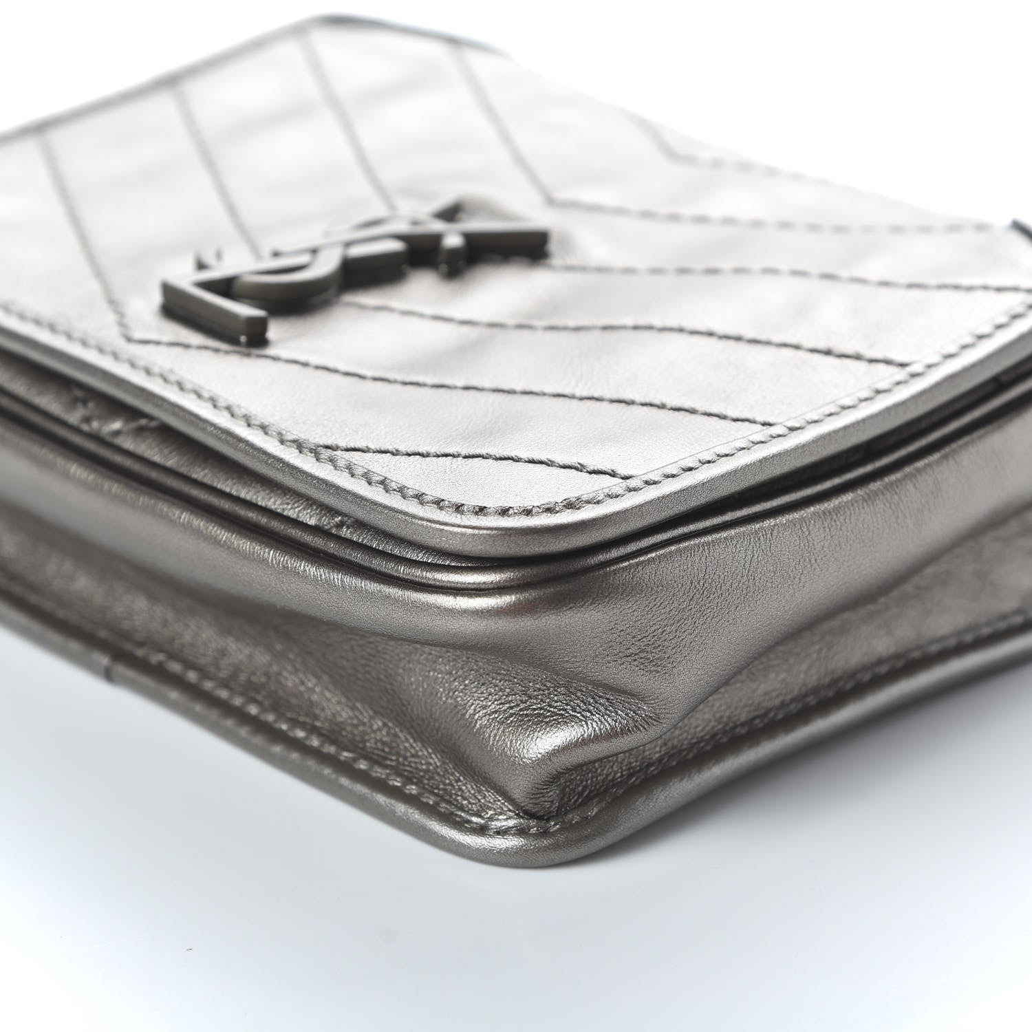 Saint Laurent Metallic Calfskin Matelasse Monogram Niki Chain Wallet Platinum 6 of 8