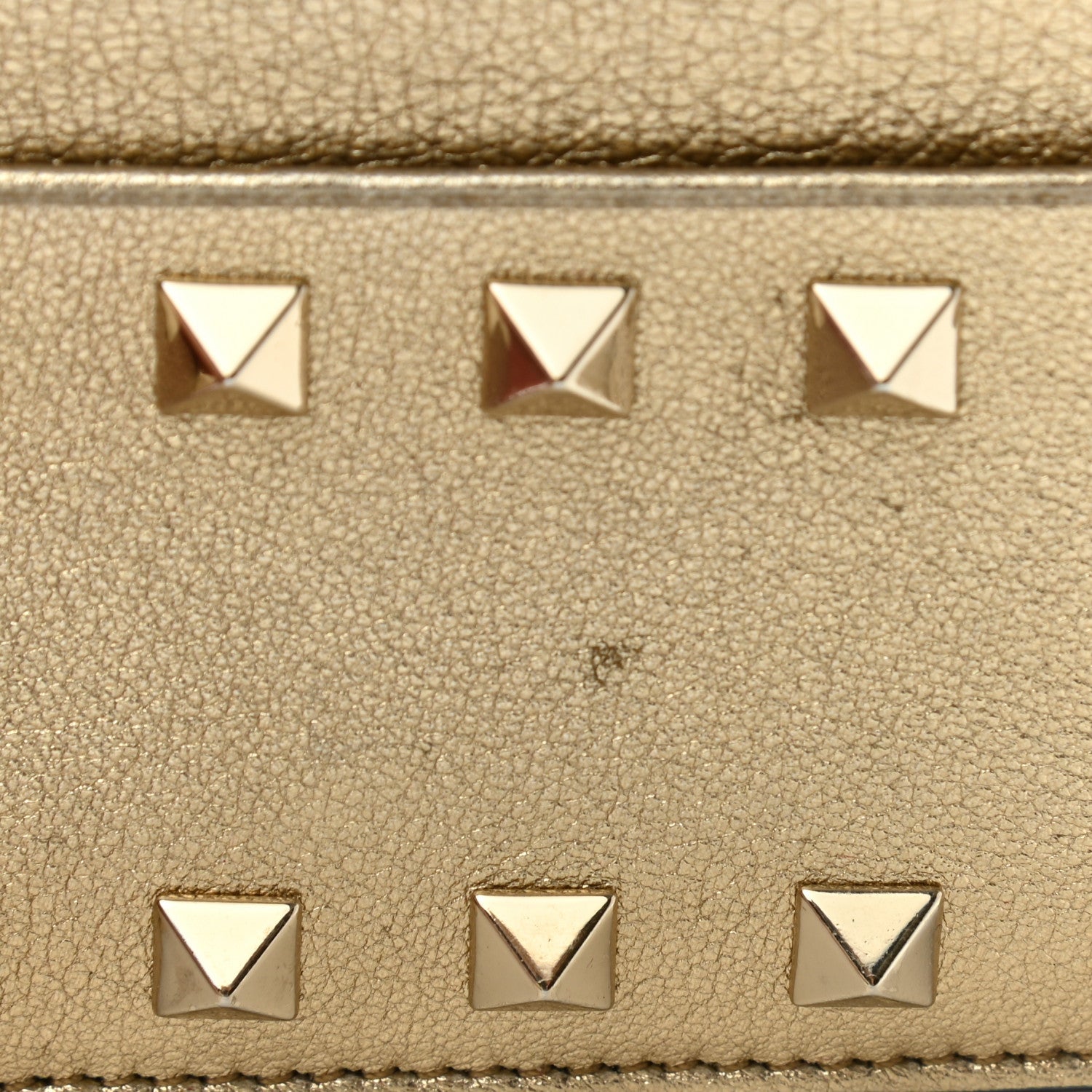 Valentino Garavani Metallic Pebbled Calfskin Rockstud Card Holder Gold 7 of 7