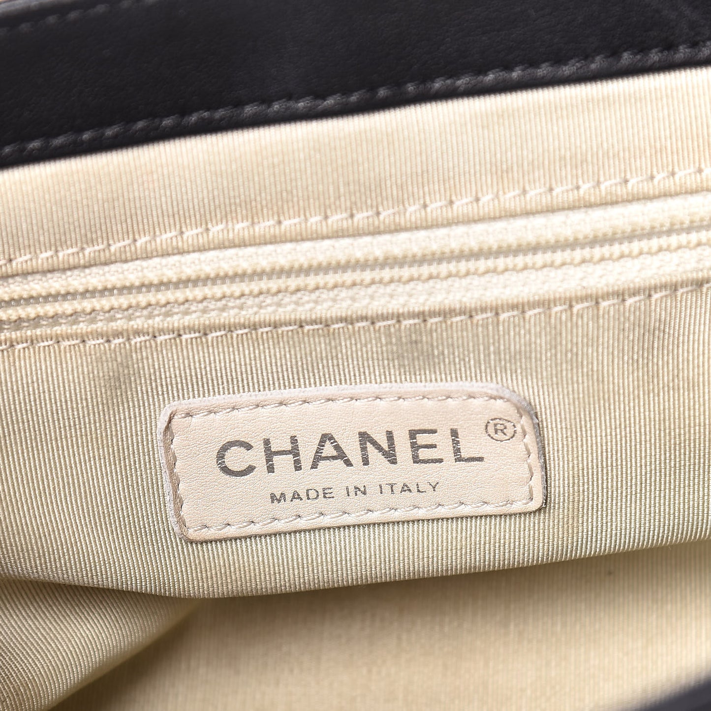 Washed Lambskin Quilted Medium Chain Around Messenger Black