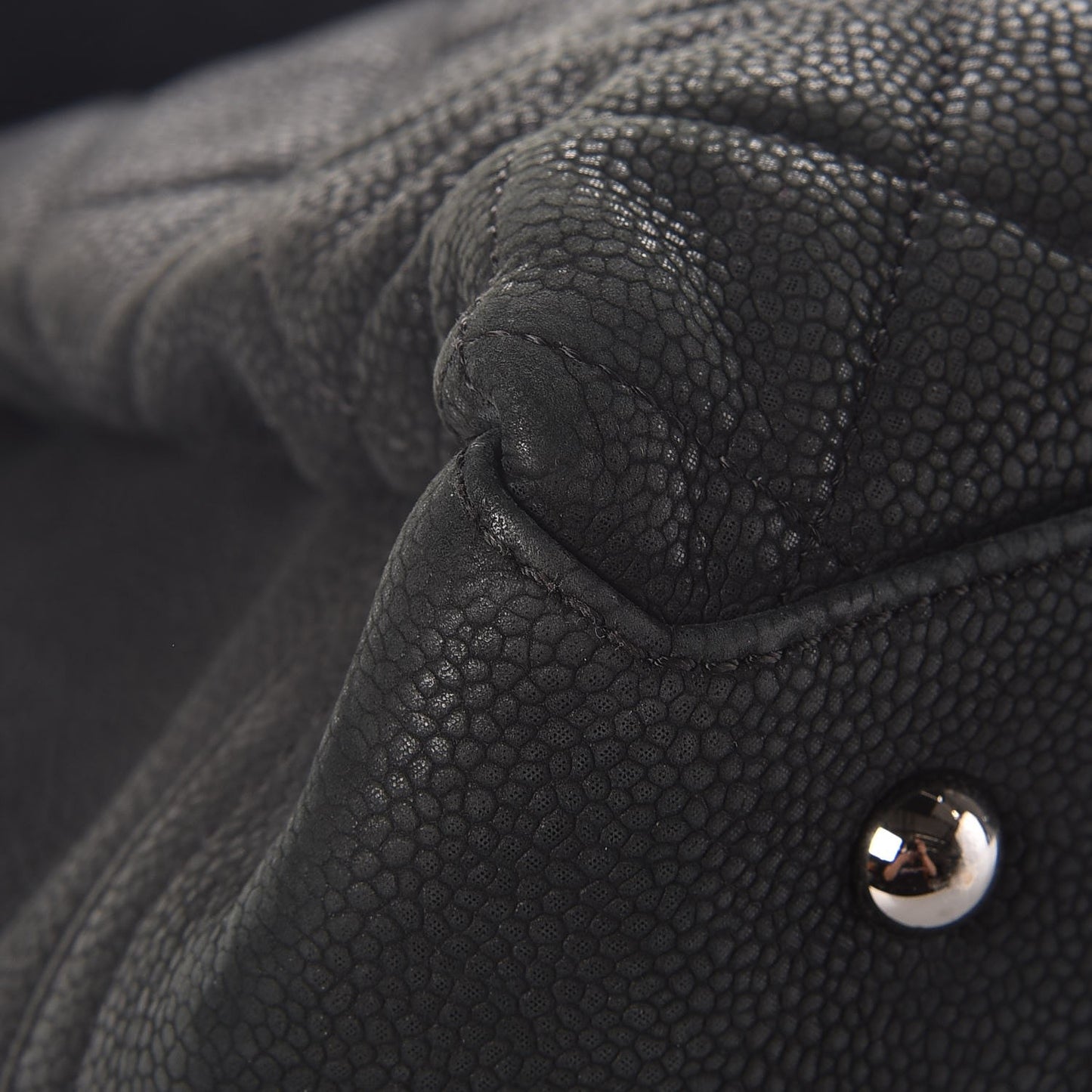 Iridescent Caviar Medium Lady Pearly Flap Black