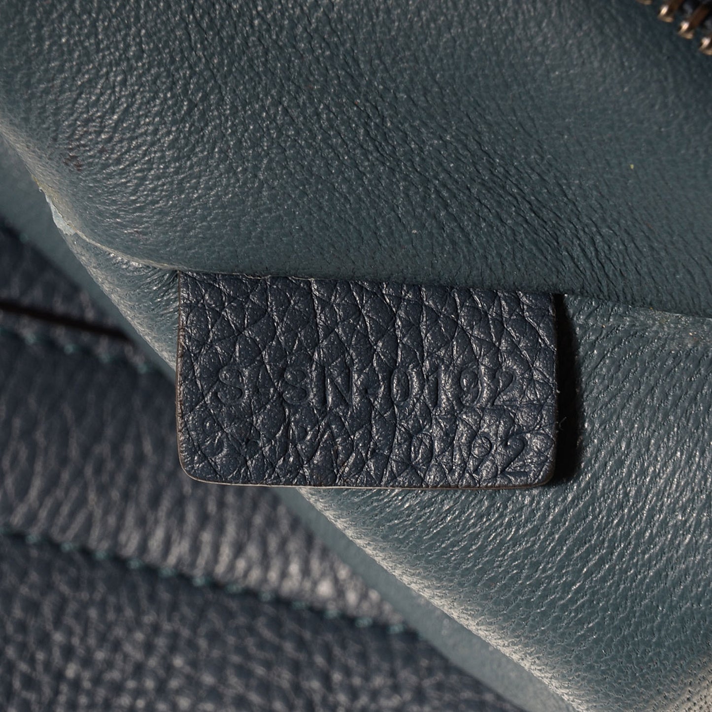Drummed Calfskin Suede Medium Trapeze Orage