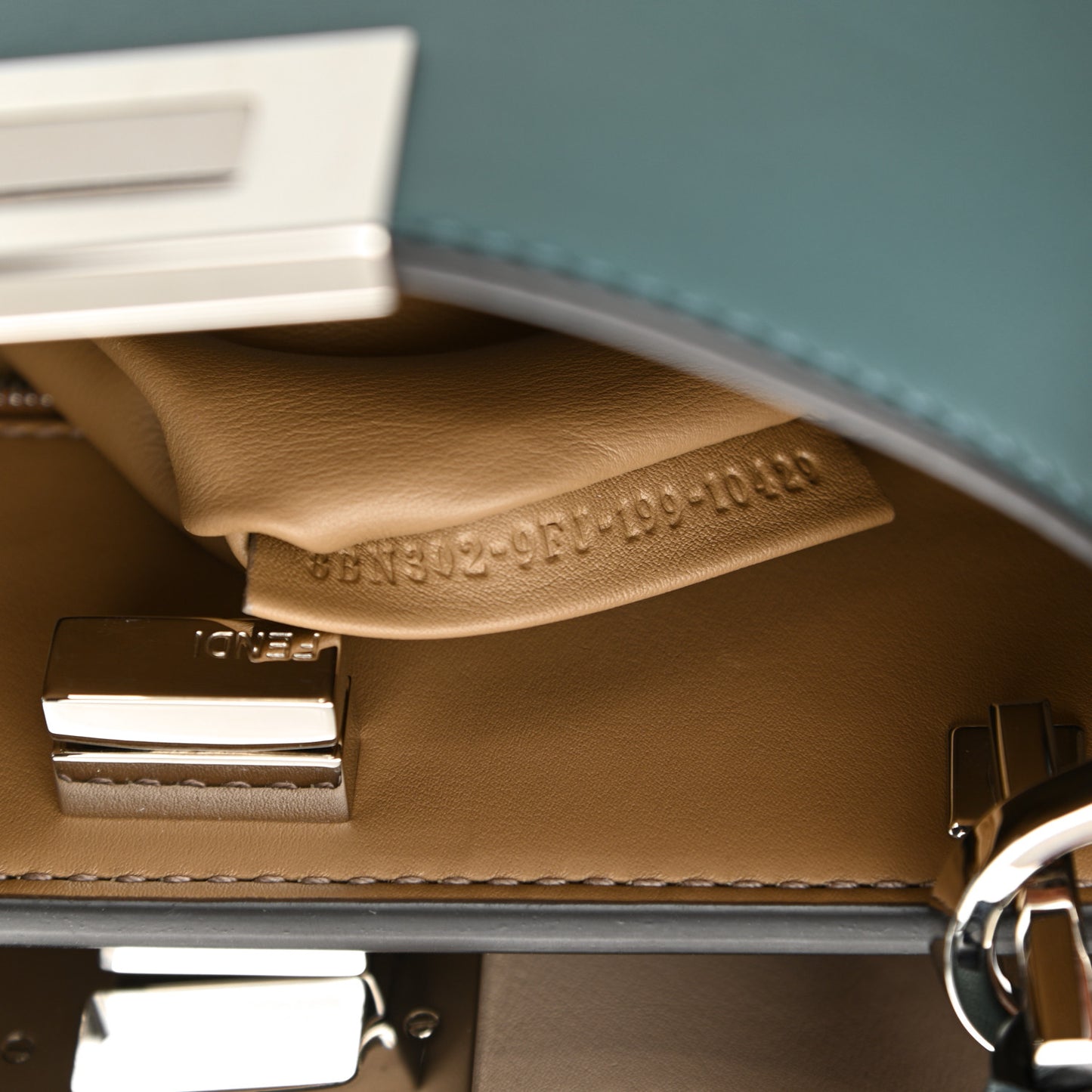 Vitello Tahiti Burro Bi-Color Medium Peekaboo Iconic Essentially Satchel Pound Sand Nuvola