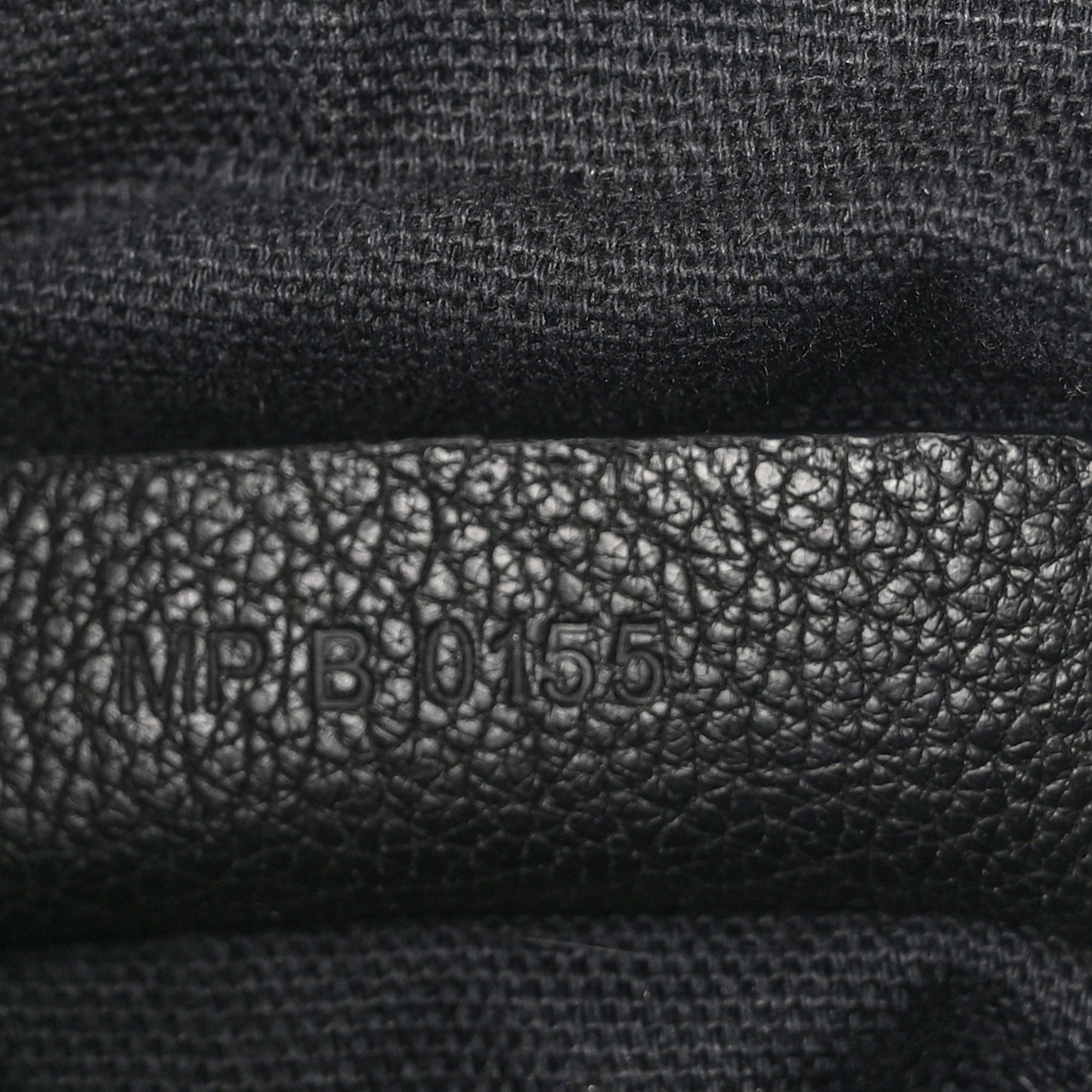 Sugar Goatskin Medium Antigona Black