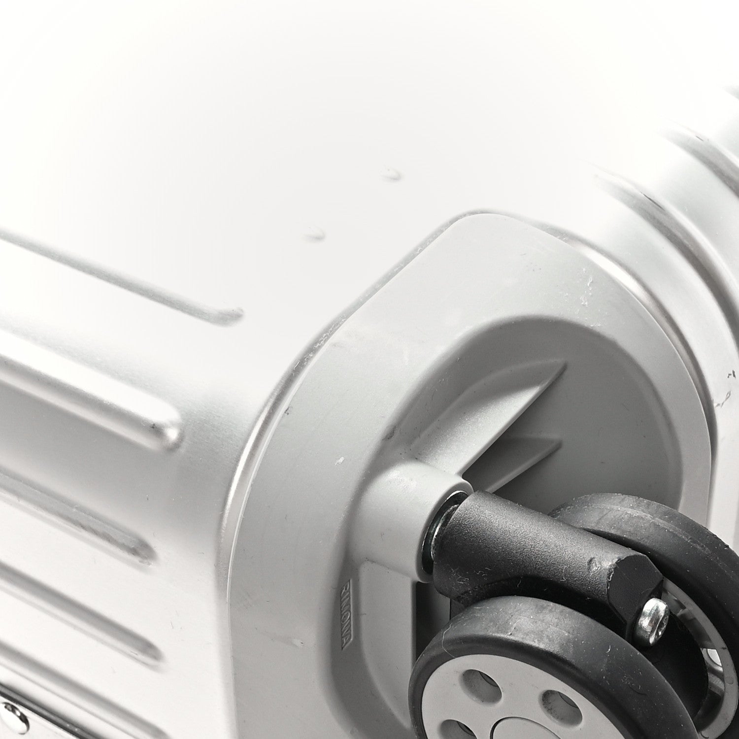 Rimowa Aluminum Original Cabin Plus Silver 5 of 9