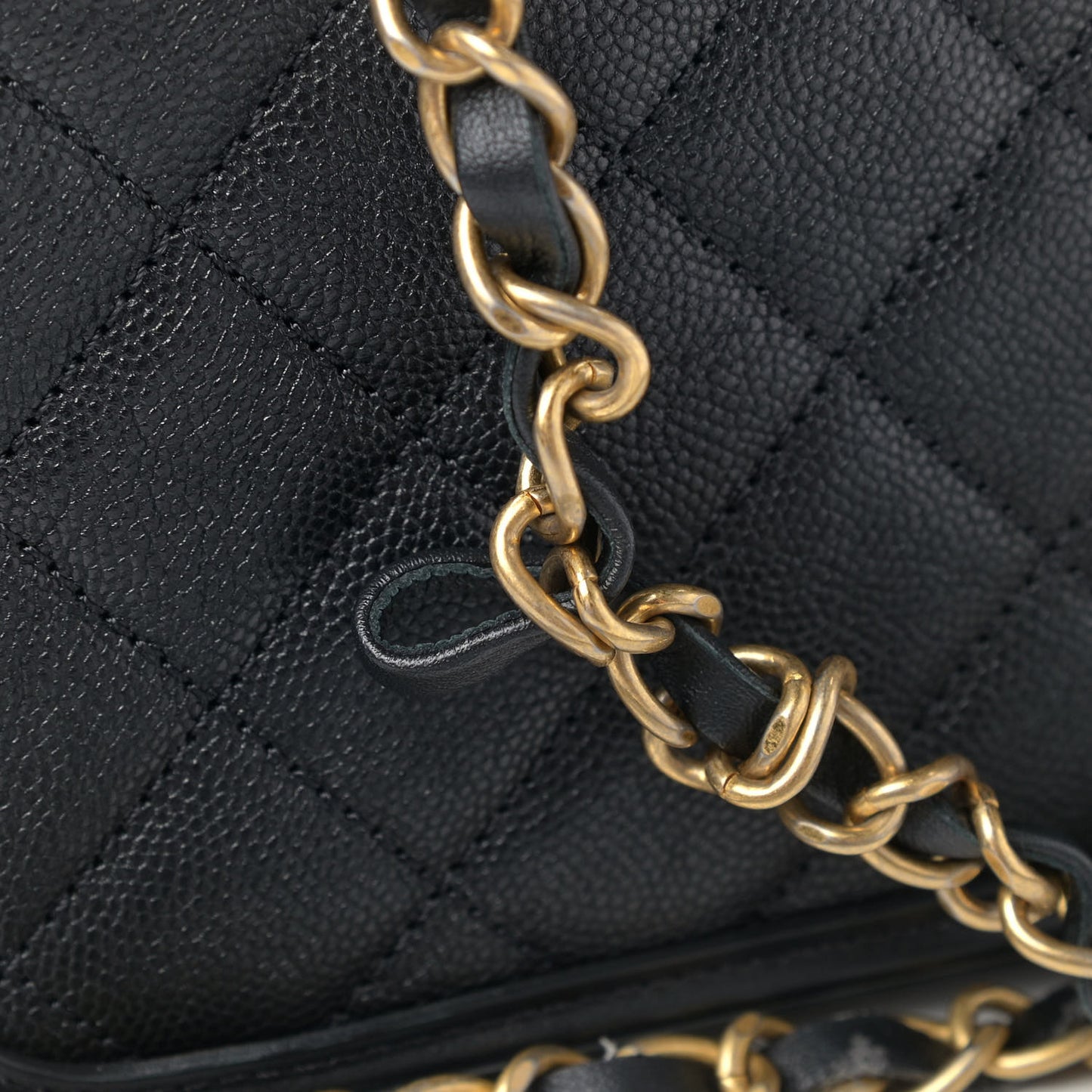 Caviar Quilted Large CC Filigree Vanity Case Black