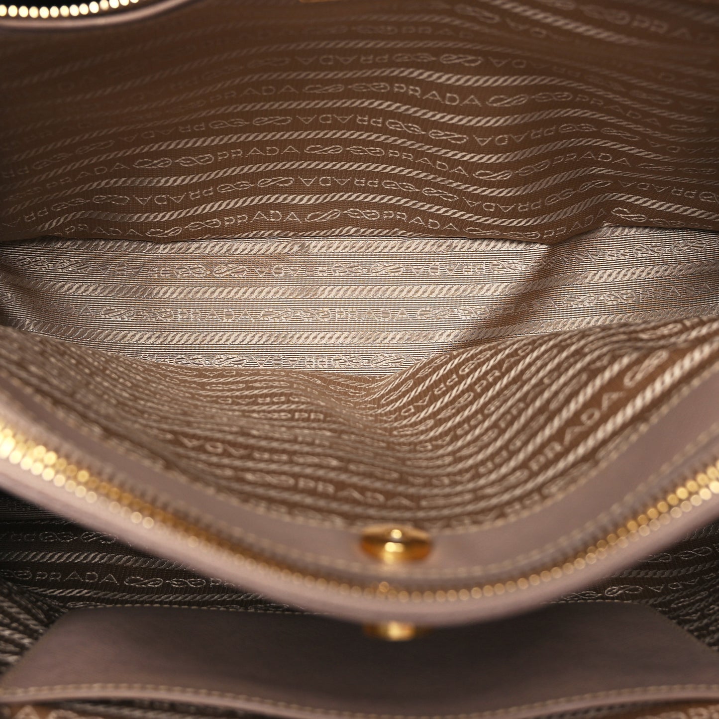 Saffiano Lux Medium Tote Cammeo
