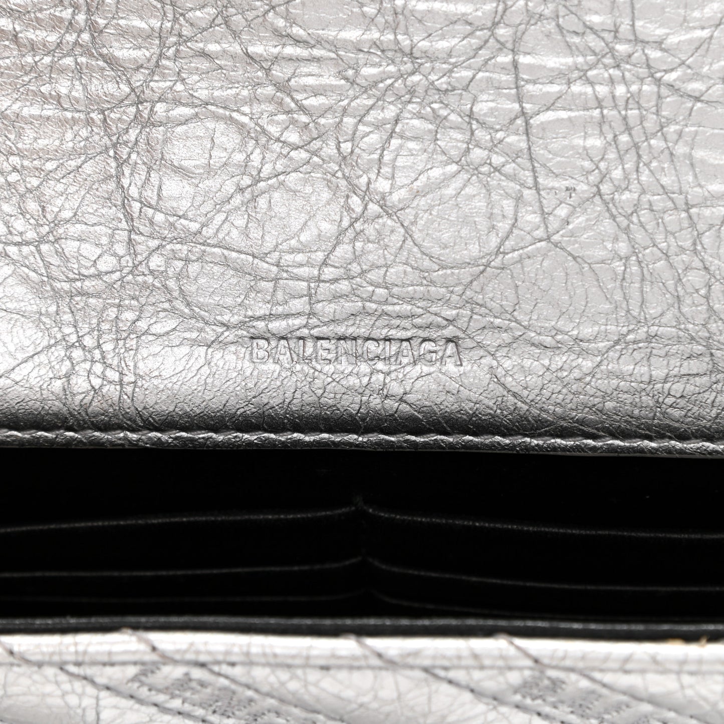 Metallic Arena Calfskin Logo Matelasse BB Chain Wallet Argent