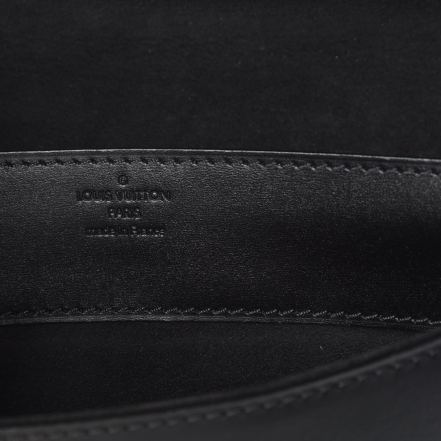 Calfskin Chain Louise GM Black