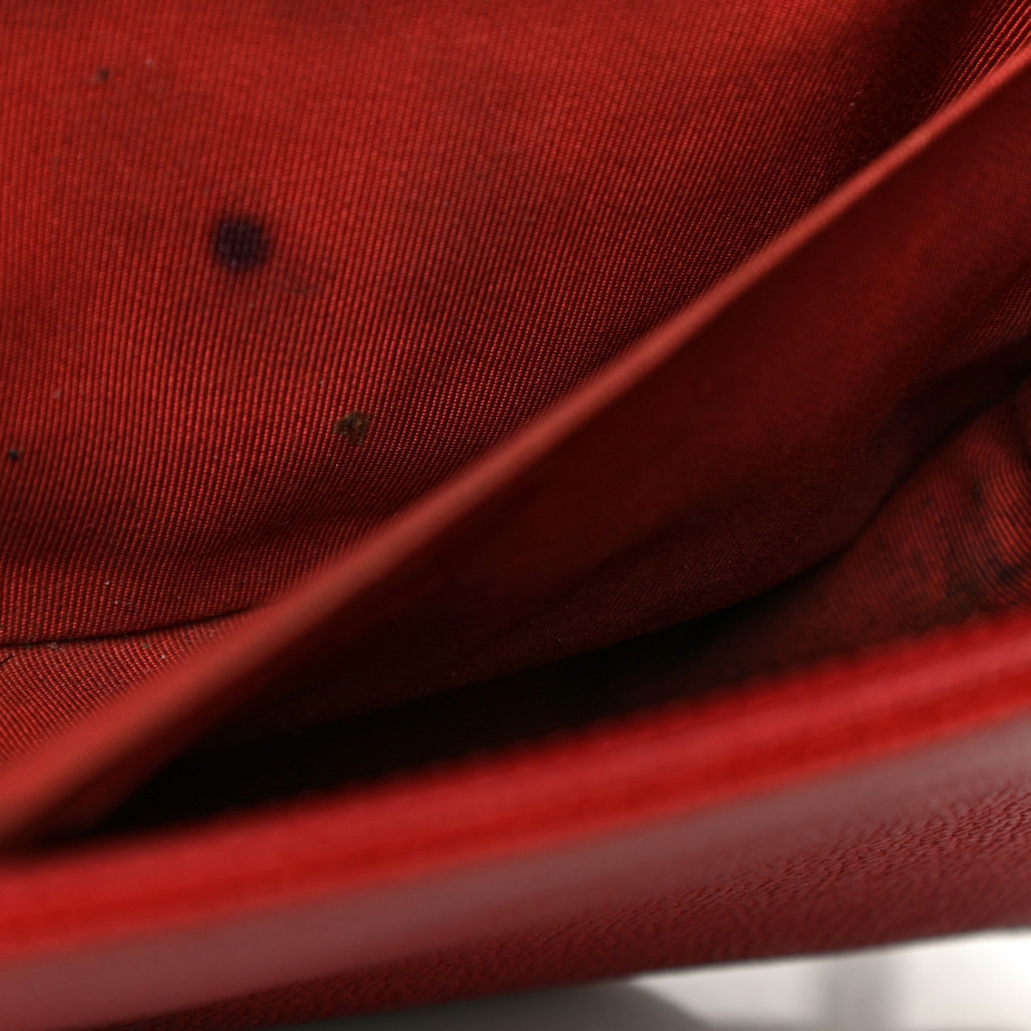 Caviar Quilted Medium Boy Flap Red