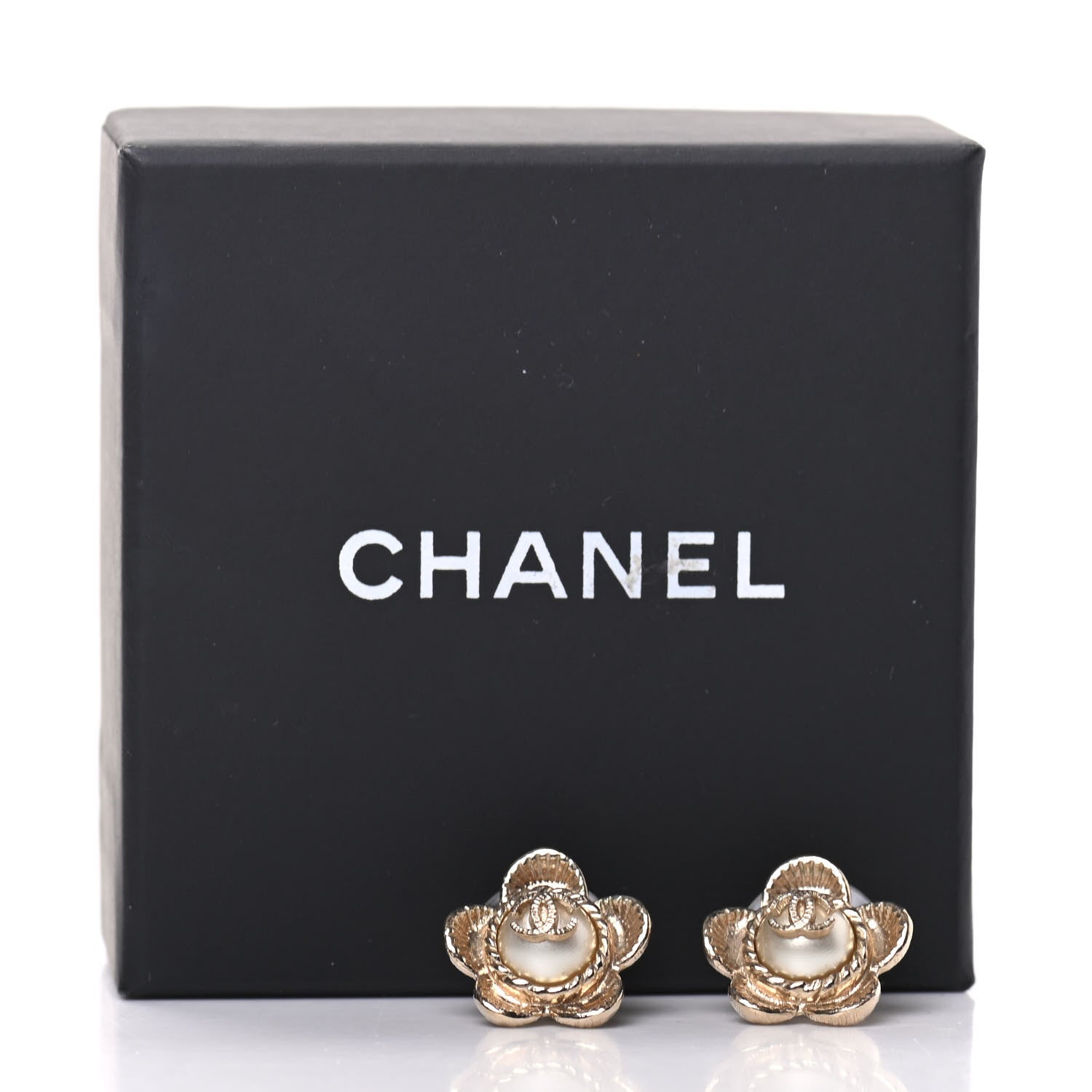 Chanel Pearl CC Flower Earrings Gold 5 of 5