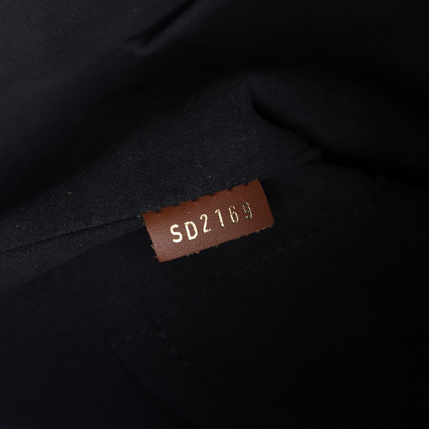 Monogram V Tote MM Black