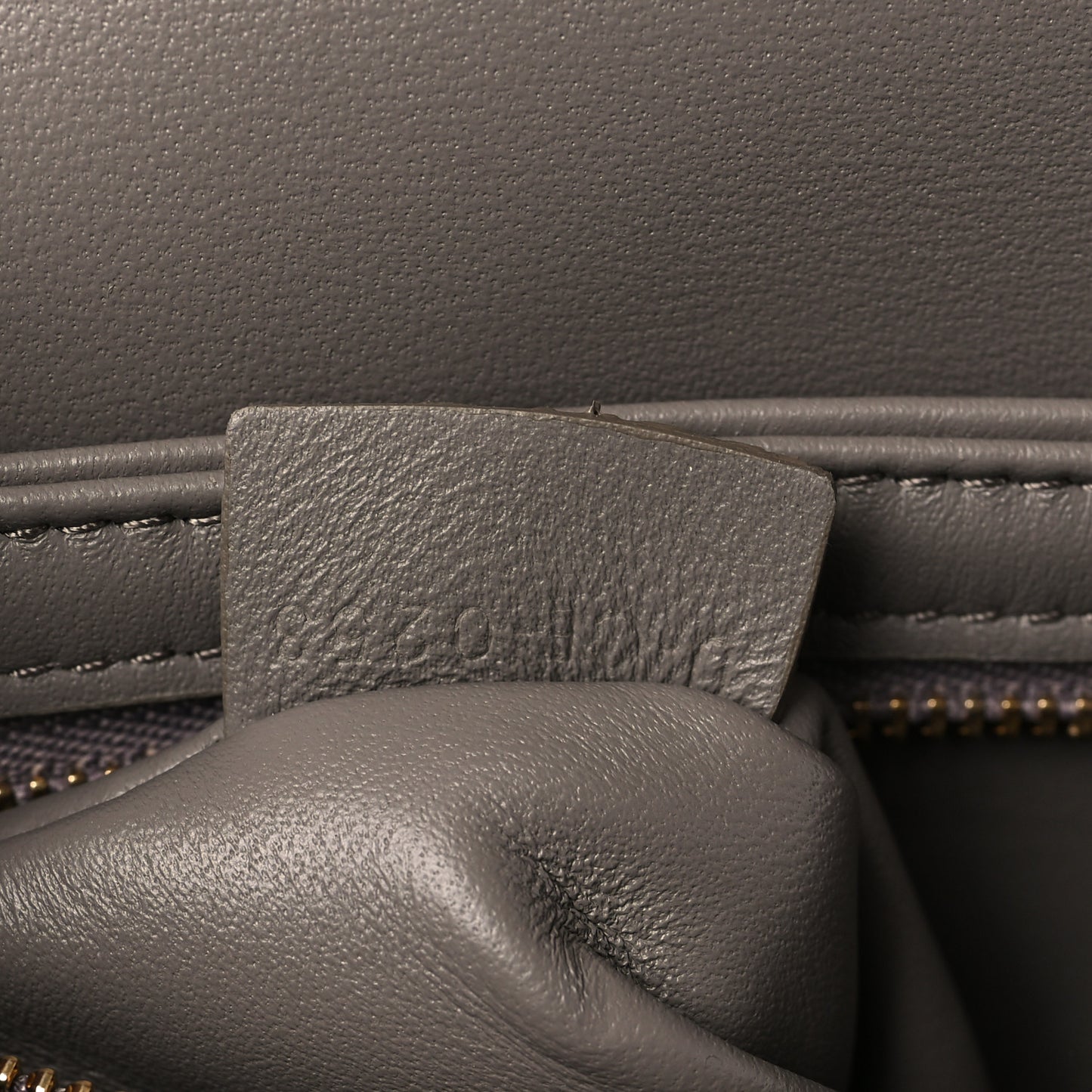 Shiny Calfskin Teen Triomphe Pebble